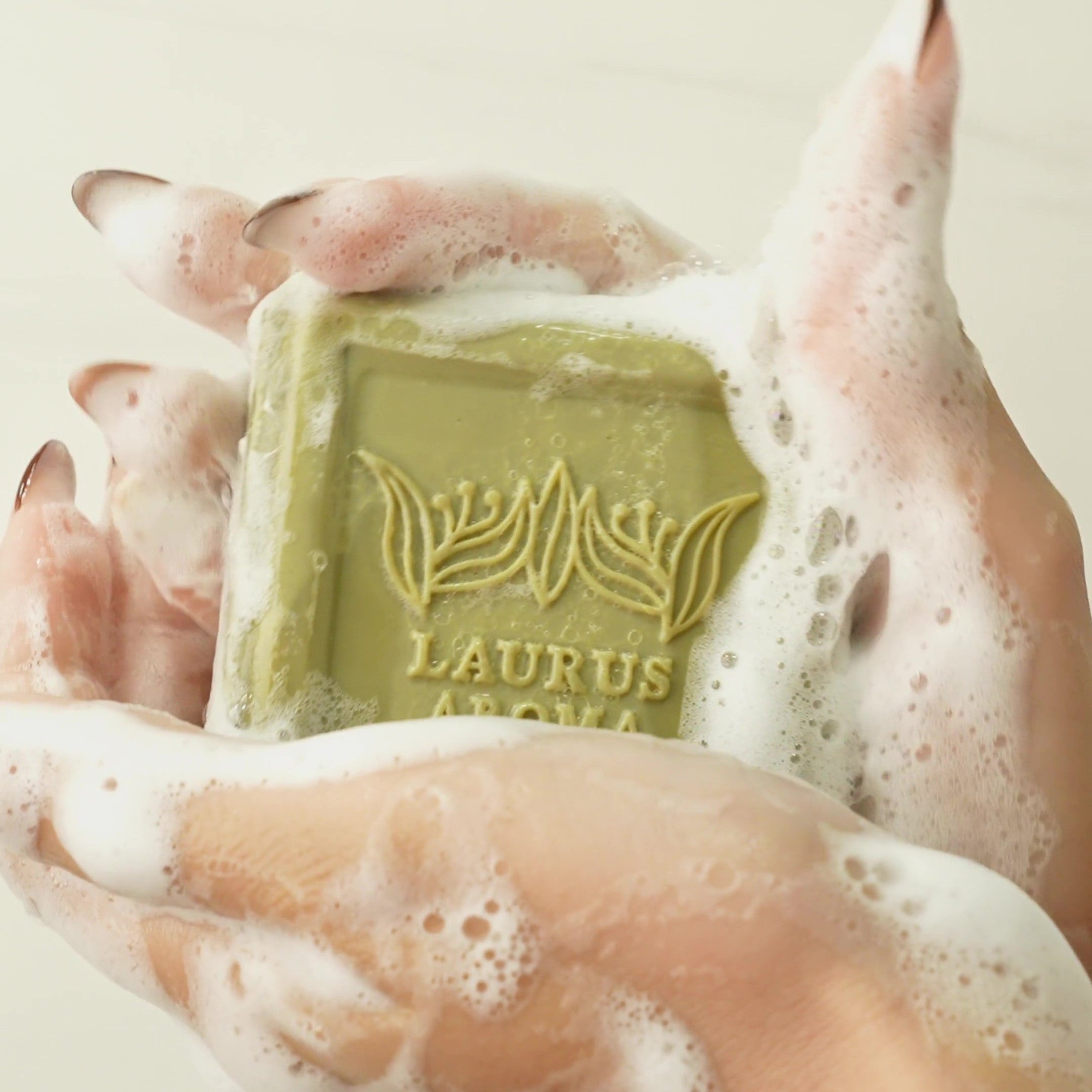 صابونة العود – ترف عطري وانتعاش يدوم